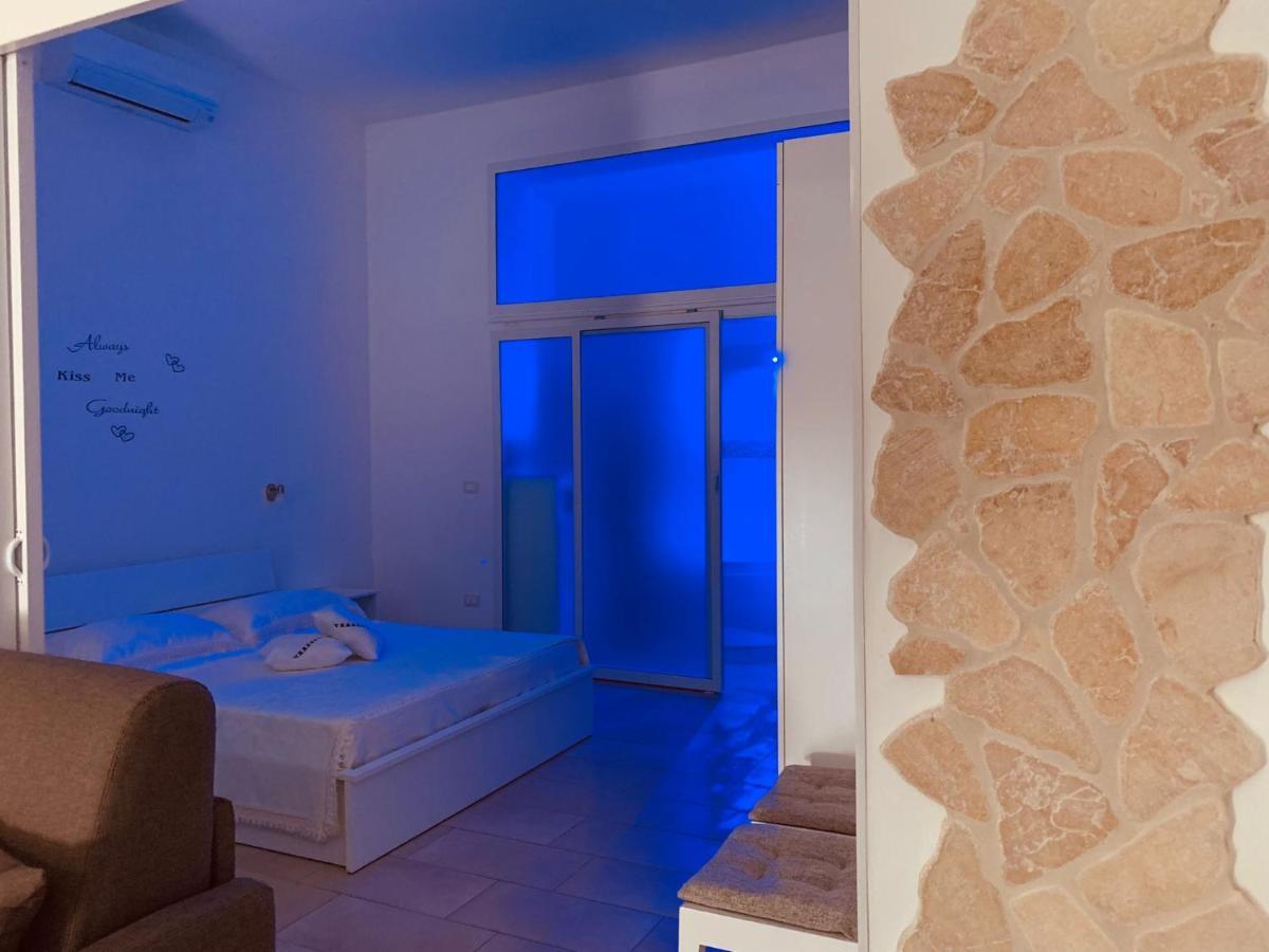 V&M Suite Con Jacuzzi Ostuni Bagian luar foto