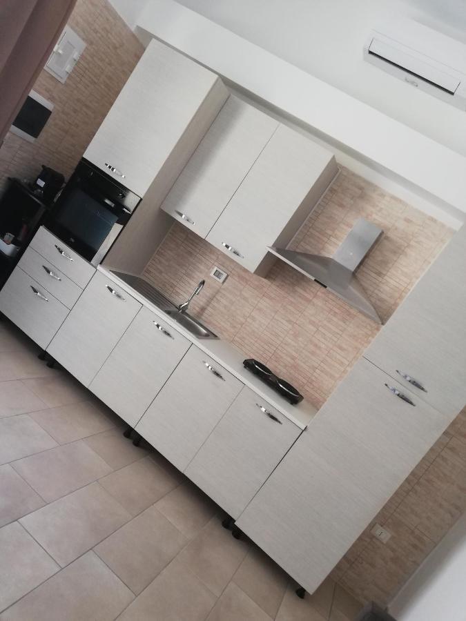 V&M Suite Con Jacuzzi Ostuni Bagian luar foto
