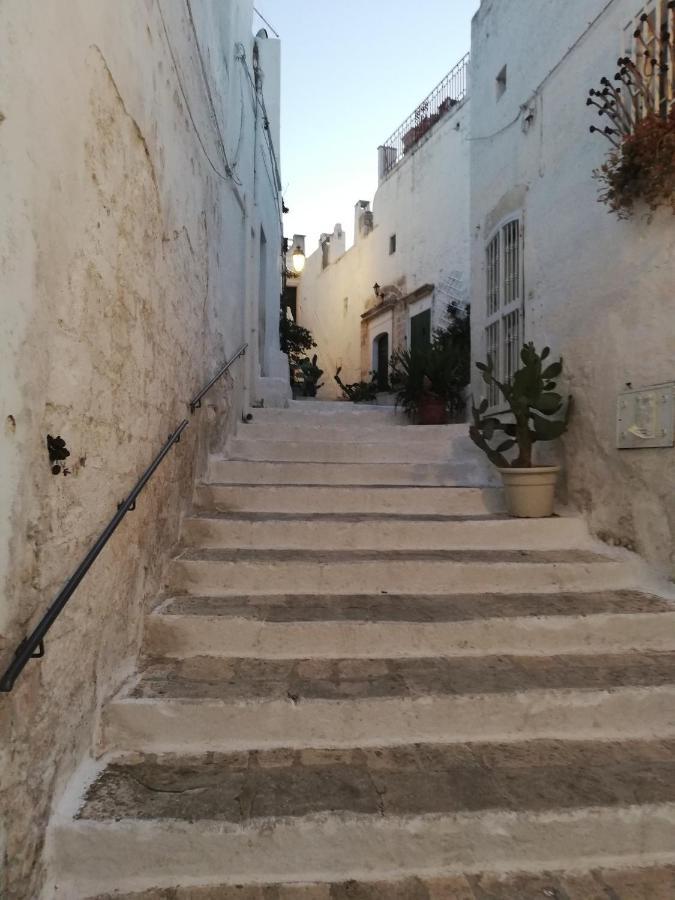 V&M Suite Con Jacuzzi Ostuni Bagian luar foto