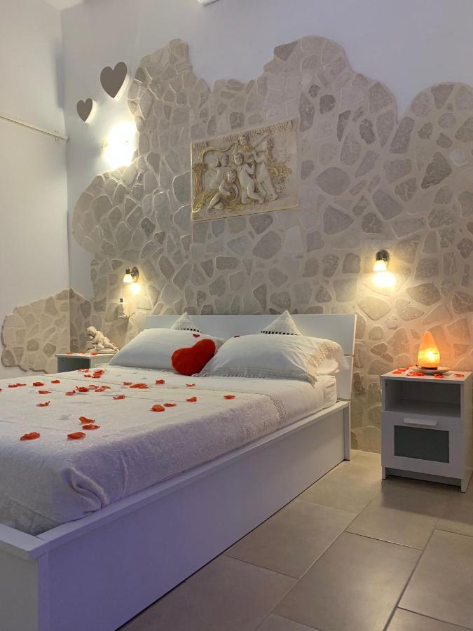 V&M Suite Con Jacuzzi Ostuni Bagian luar foto