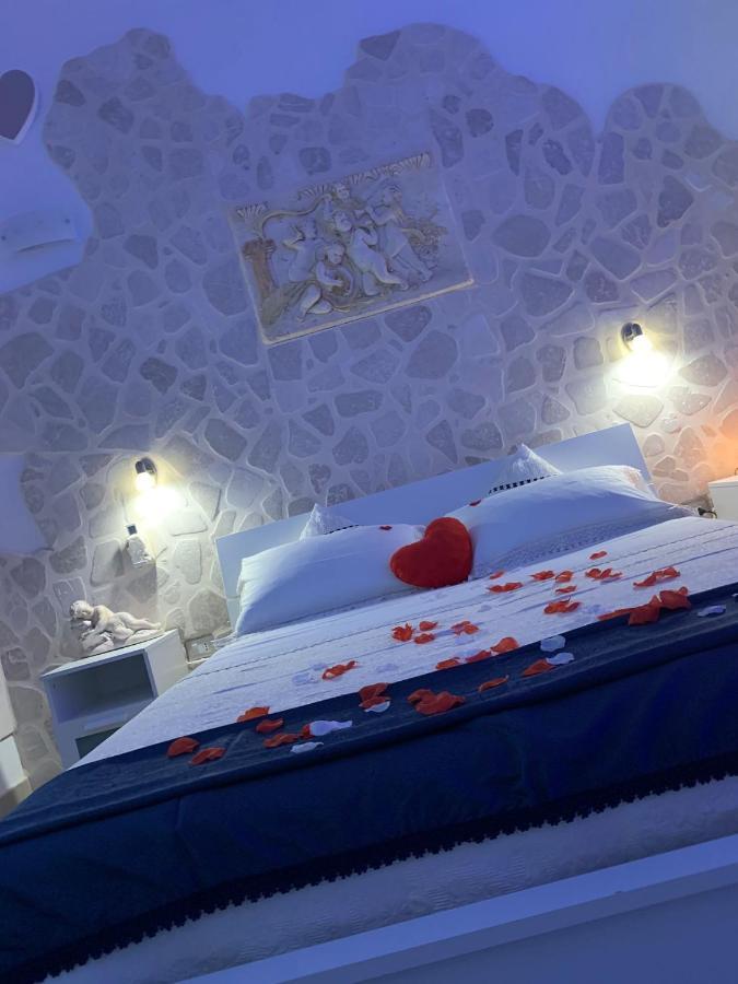 V&M Suite Con Jacuzzi Ostuni Bagian luar foto