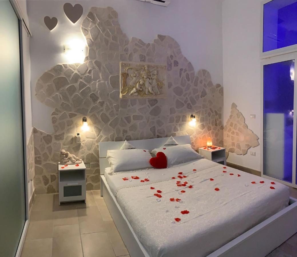 V&M Suite Con Jacuzzi Ostuni Bagian luar foto
