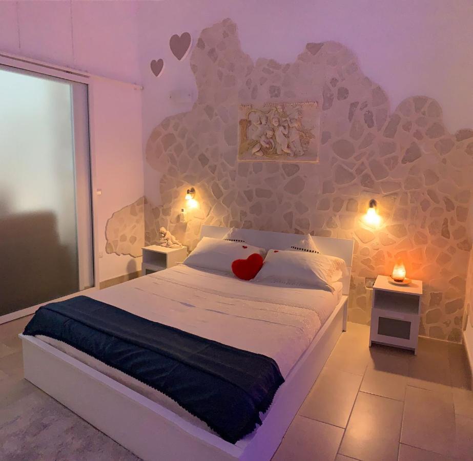V&M Suite Con Jacuzzi Ostuni Bagian luar foto