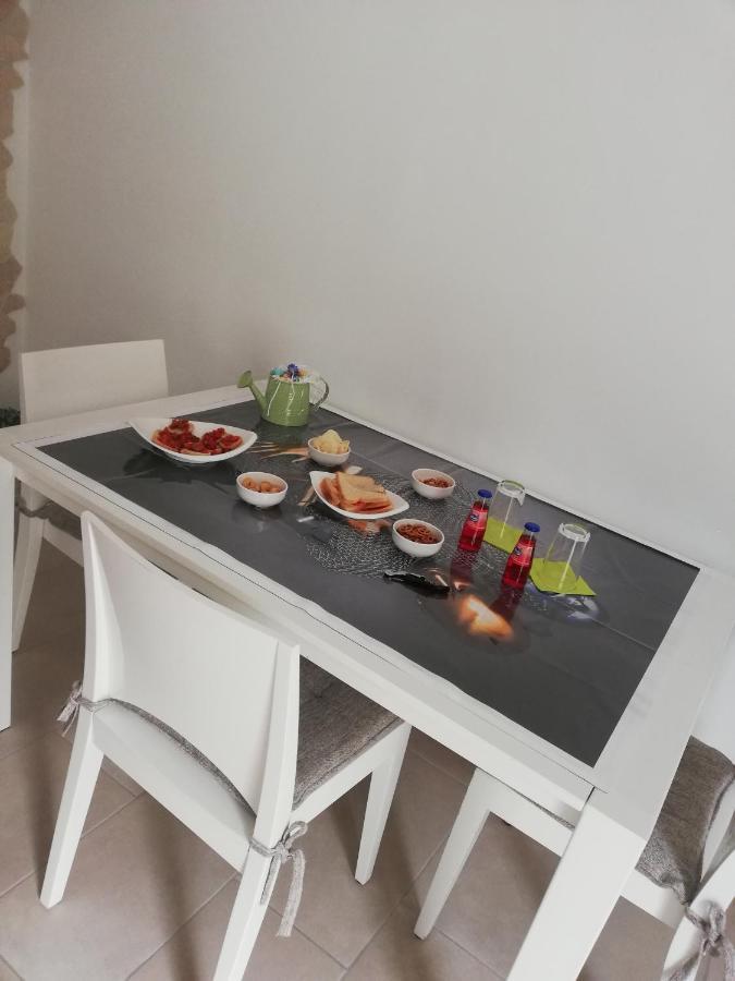 V&M Suite Con Jacuzzi Ostuni Bagian luar foto