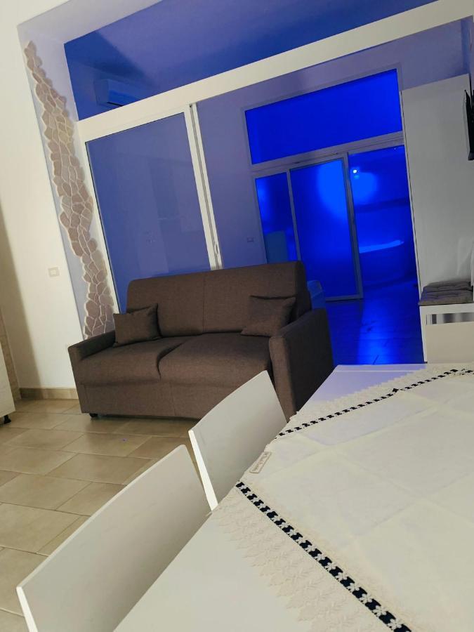 V&M Suite Con Jacuzzi Ostuni Bagian luar foto