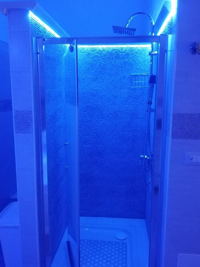 V&M Suite Con Jacuzzi Ostuni Bagian luar foto