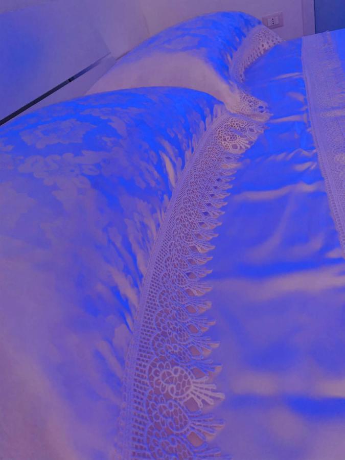 V&M Suite Con Jacuzzi Ostuni Bagian luar foto