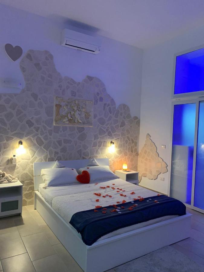V&M Suite Con Jacuzzi Ostuni Bagian luar foto