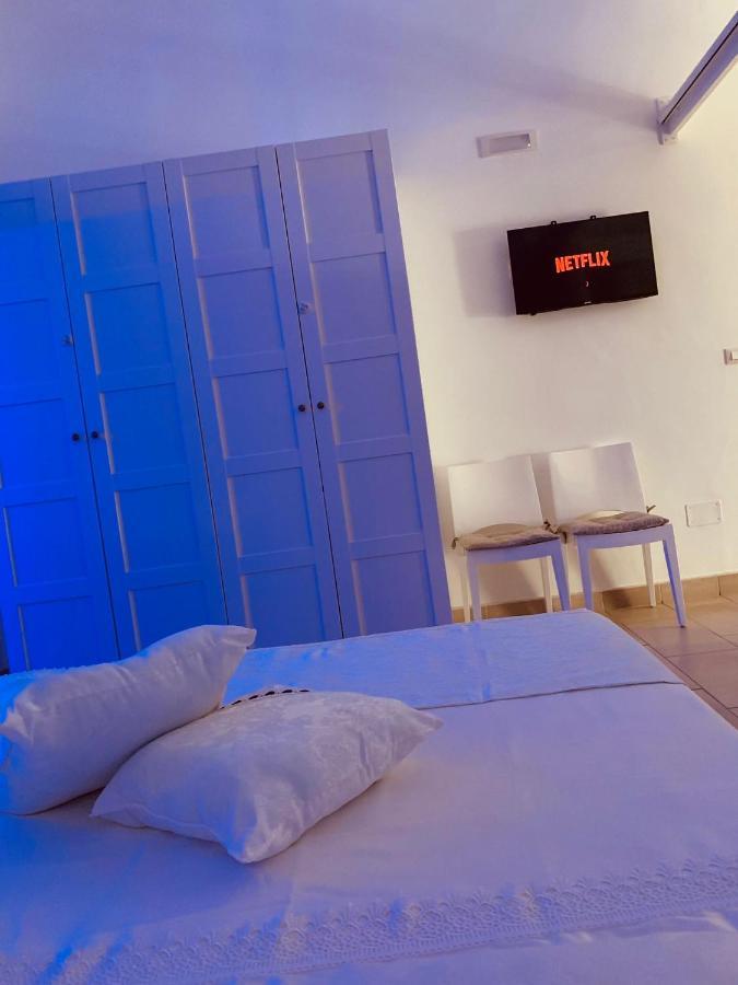V&M Suite Con Jacuzzi Ostuni Bagian luar foto