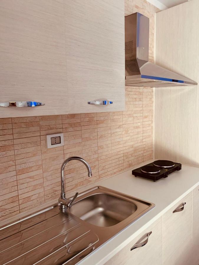 V&M Suite Con Jacuzzi Ostuni Bagian luar foto
