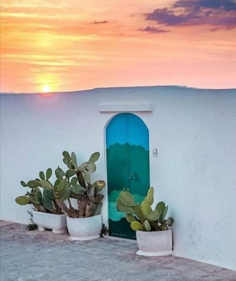 V&M Suite Con Jacuzzi Ostuni Bagian luar foto