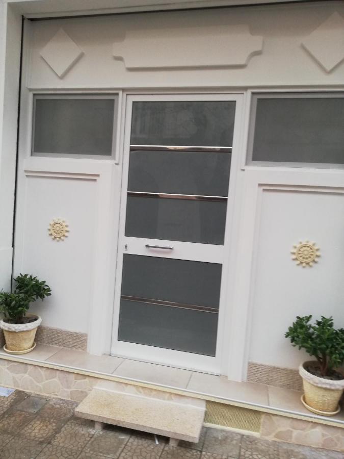 V&M Suite Con Jacuzzi Ostuni Bagian luar foto