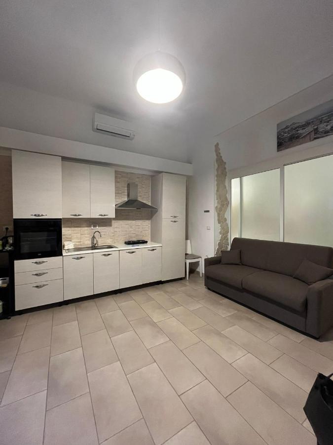 V&M Suite Con Jacuzzi Ostuni Bagian luar foto