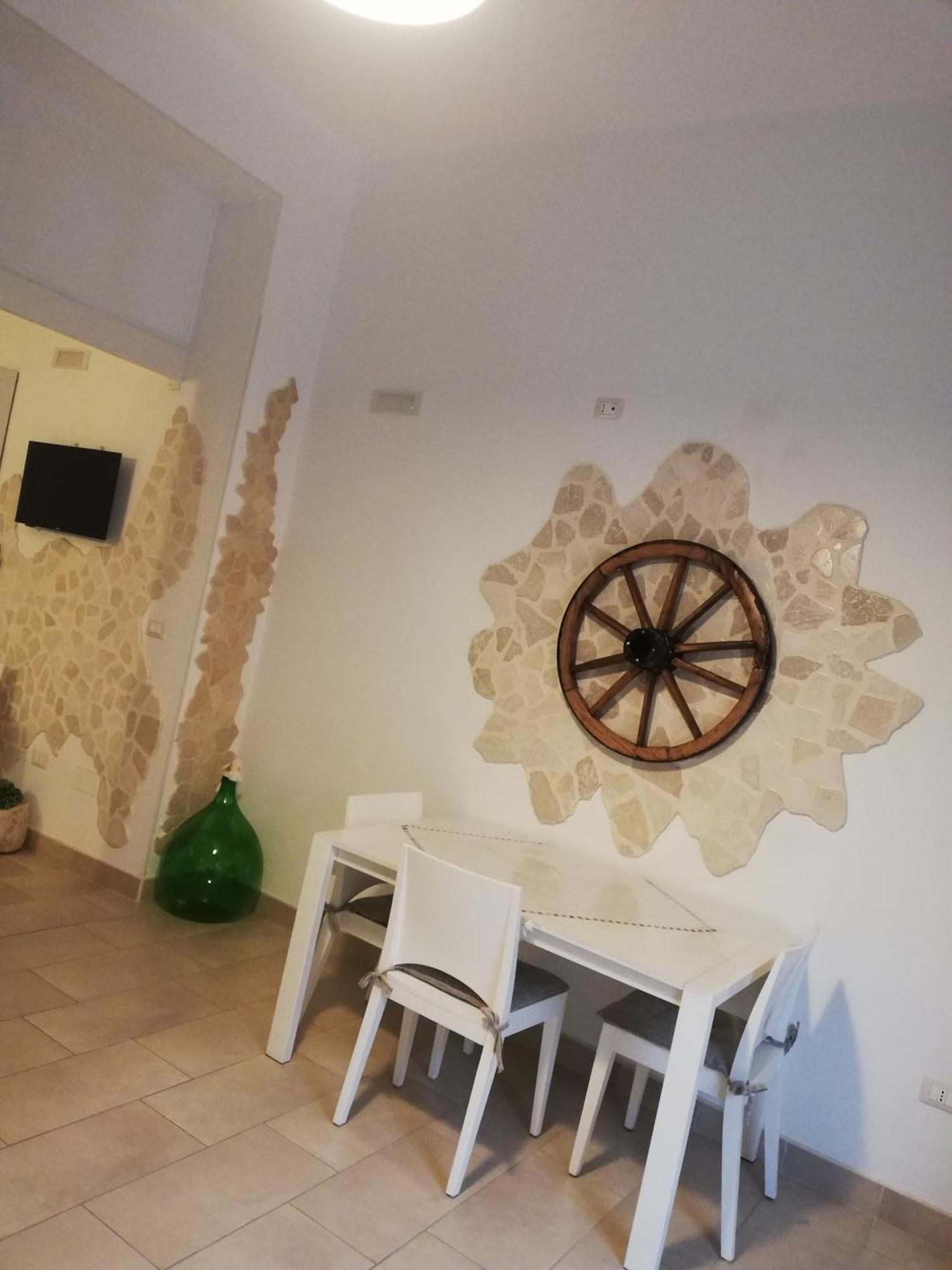 V&M Suite Con Jacuzzi Ostuni Ruang foto