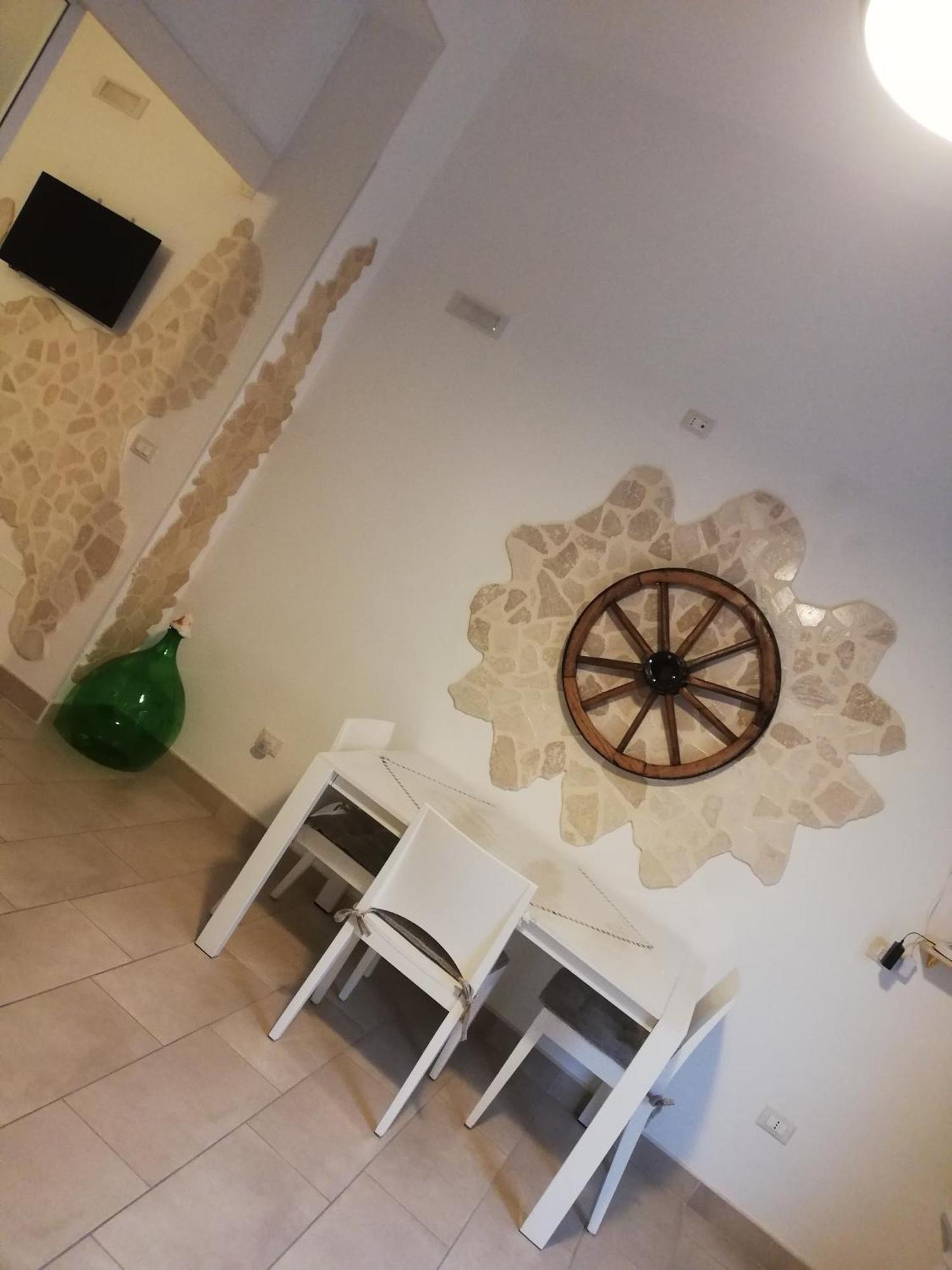 V&M Suite Con Jacuzzi Ostuni Ruang foto